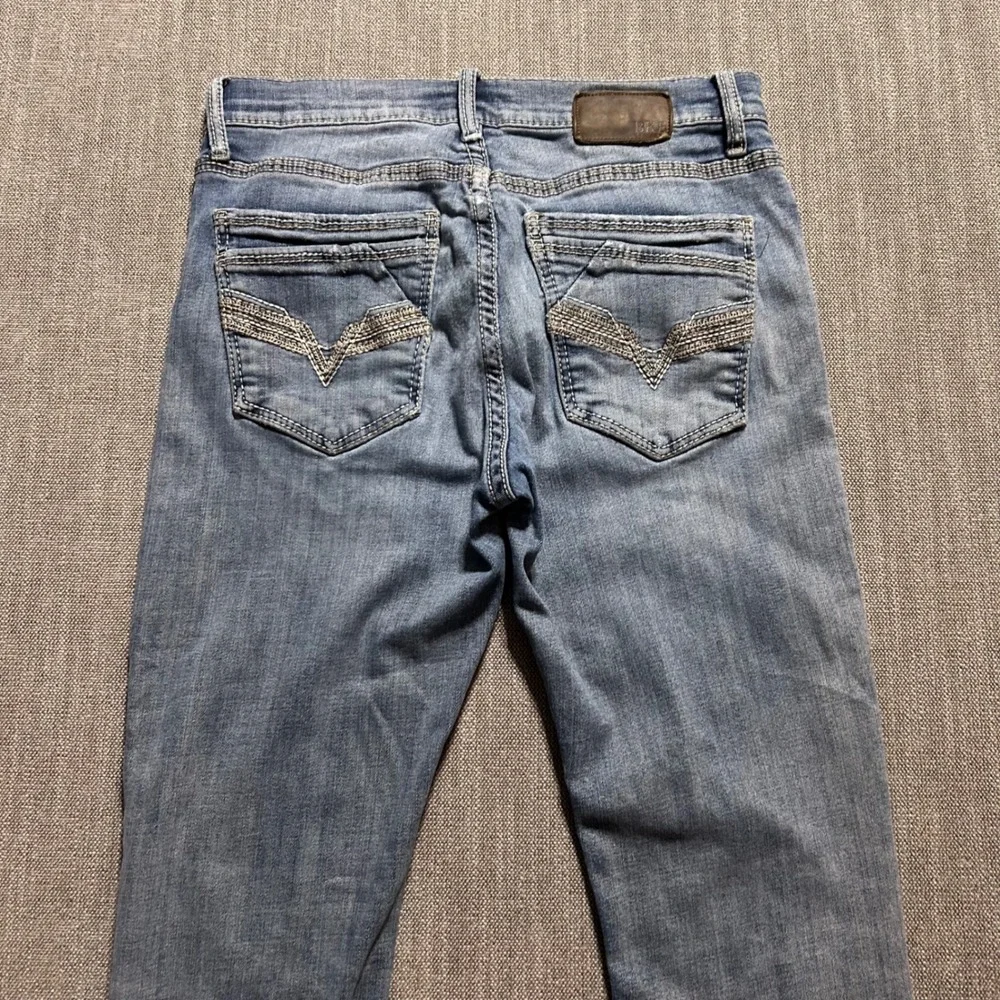 BKE Jake Straight Jeans Mens 32x32 Light Wash Distressed Stretch Denim